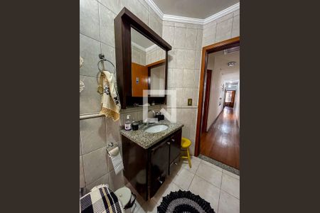 Casa para alugar com 300m², 5 quartos e 5 vagasBanheiro 1
