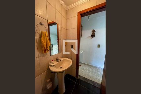 Casa para alugar com 300m², 5 quartos e 5 vagasBanheiro 2