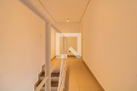 Escada de casa para alugar com 2 quartos, 150m² em Planalto Paulista, São Paulo