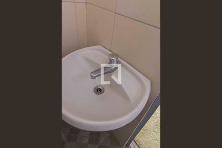 Banheiro de apartamento para alugar com 1 quarto, 40m² em Parque Monteiro Soares, São Paulo