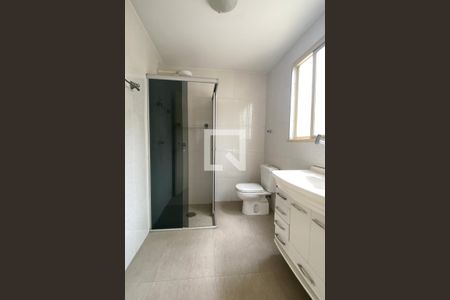 Casa à venda com 240m², 4 quartos e 3 vagasBanheiro 2