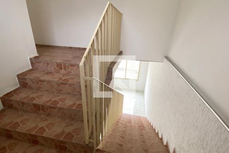 Casa à venda com 240m², 4 quartos e 3 vagasEscada