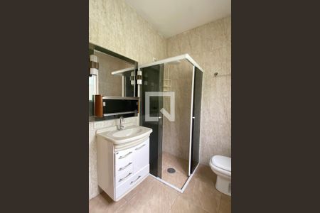 Casa à venda com 240m², 4 quartos e 3 vagasBanheiro 1