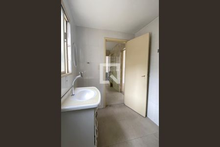 Casa à venda com 240m², 4 quartos e 3 vagasBanheiro 2