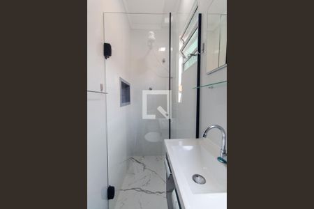 Banheiro de casa para alugar com 1 quarto, 20m² em Chácara Seis de Outubro, São Paulo