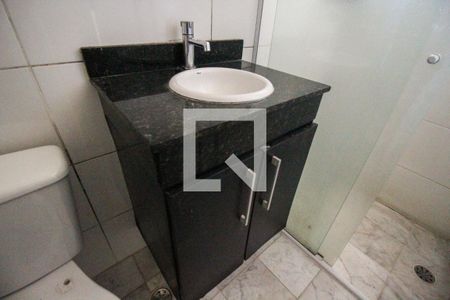 Casa à venda com 98m², 3 quartos e 2 vagas Casa à venda com 98m², 3 quartos e 2 vagasDetalhe Banheiro da Suíte