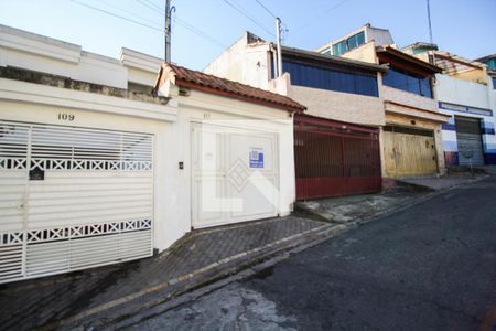 Casa à venda com 98m², 3 quartos e 2 vagas Casa à venda com 98m², 3 quartos e 2 vagasFachada