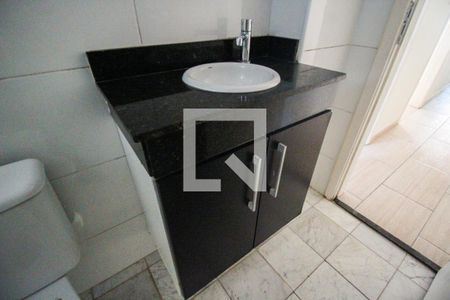 Casa à venda com 98m², 3 quartos e 2 vagas Casa à venda com 98m², 3 quartos e 2 vagasDetalhe Banheiro