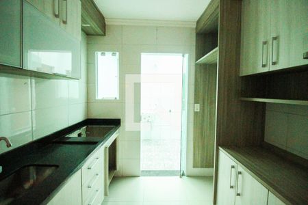 Casa à venda com 98m², 3 quartos e 2 vagas Casa à venda com 98m², 3 quartos e 2 vagasCozinha