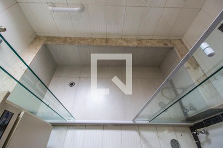 Casa de condomínio à venda com 350m², 5 quartos e sem vagaDetalhe banheiro