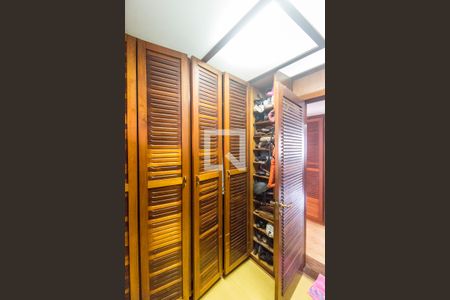 Casa de condomínio à venda com 350m², 5 quartos e sem vagaCloset da suíte