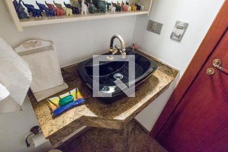 Casa de condomínio à venda com 350m², 5 quartos e sem vagaDetalhe banheiro