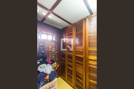 Casa de condomínio à venda com 350m², 5 quartos e sem vagaCloset da suíte