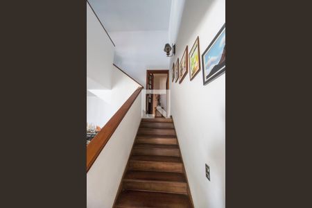 Casa de condomínio à venda com 350m², 5 quartos e sem vagaEscada