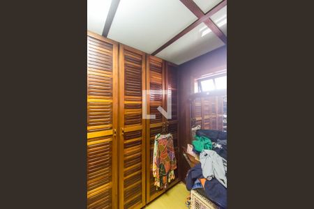 Casa de condomínio à venda com 350m², 5 quartos e sem vagaCloset da suíte