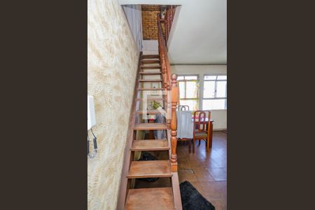 Apartamento à venda com 99m², 2 quartos e 1 vagaEscada