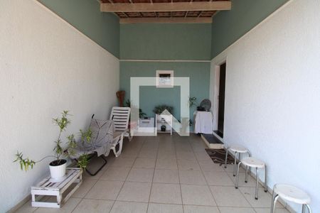 Casa à venda com 154m², 4 quartos e 3 vagasGaragem e Jardim