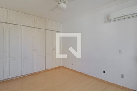 Apartamento à venda com 240m², 4 quartos e 4 vagasQuarto Suíte