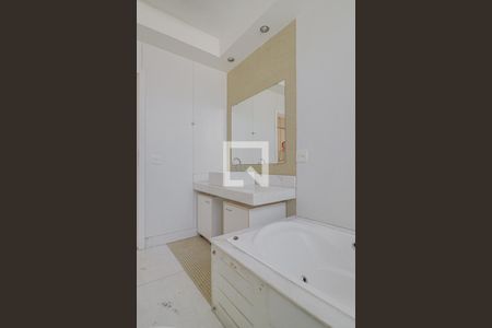 Apartamento à venda com 240m², 4 quartos e 4 vagasBanheiro do Corredor 