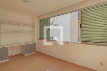 Apartamento à venda com 240m², 4 quartos e 4 vagasQuarto 2