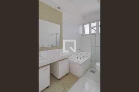 Apartamento à venda com 240m², 4 quartos e 4 vagasBanheiro do Corredor 