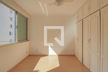 Apartamento à venda com 240m², 4 quartos e 4 vagasQuarto 2