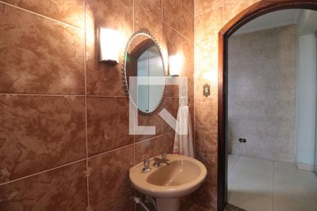 Casa para alugar com 400m², 5 quartos e 5 vagasBanheiro 1