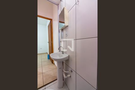 Banheiro de casa para alugar com 1 quarto, 30m² em Santa Maria, Osasco