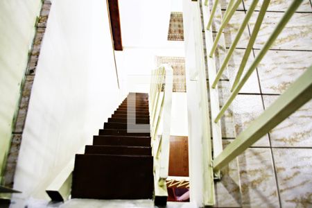 Casa para alugar com 250m², 4 quartos e 2 vagasescadas