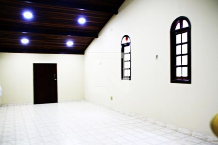Casa para alugar com 250m², 4 quartos e 2 vagasSotão