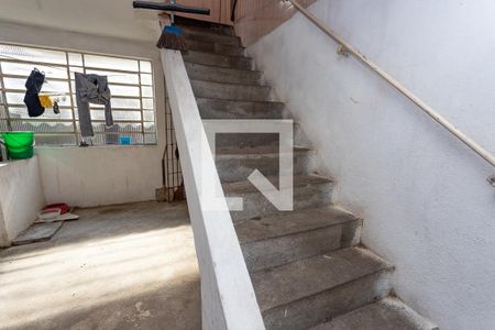 Casa à venda com 258m², 3 quartos e 4 vagasEscada para a área de serviço / porão 