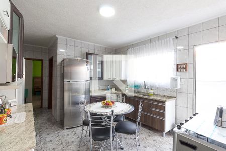 Casa à venda com 170m², 3 quartos e 2 vagasCozinha