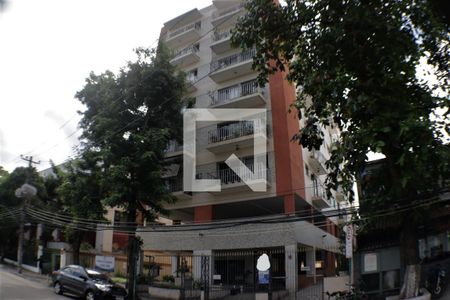 Apartamento à venda com 76m², 2 quartos e 1 vaga Apartamento à venda com 76m², 2 quartos e 1 vagaFachada