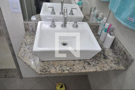Apartamento à venda com 77m², 3 quartos e 2 vagasBanheiro Social