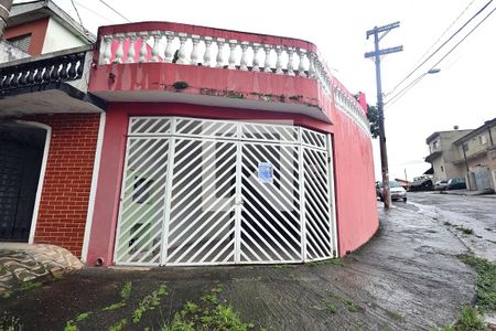 Casa à venda com 120m², 2 quartos e 2 vagasFachada