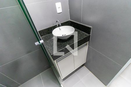 Banheiro de kitnet/studio para alugar com 1 quarto, 50m² em Centro, Campinas