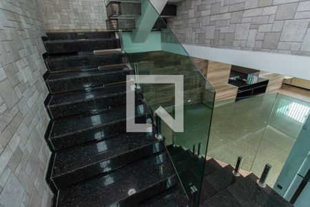 Casa à venda com 304m², 4 quartos e 6 vagasEscadas 