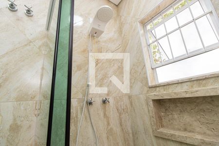 Casa à venda com 304m², 4 quartos e 6 vagasBanheiro da Suíte 2