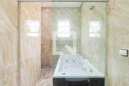 Casa à venda com 304m², 4 quartos e 6 vagasBanheiro da Suíte 1