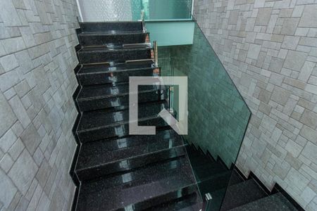 Casa à venda com 304m², 4 quartos e 6 vagasEscadas 