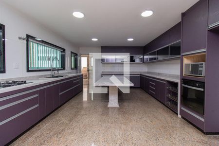 Casa à venda com 304m², 4 quartos e 6 vagasCozinha