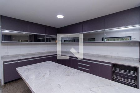 Casa à venda com 304m², 4 quartos e 6 vagasCozinha