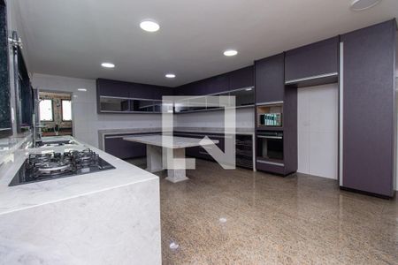 Casa à venda com 304m², 4 quartos e 6 vagasCozinha