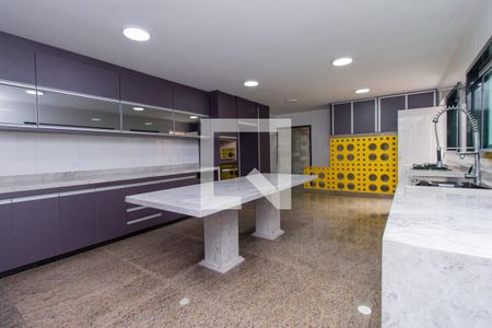 Casa à venda com 304m², 4 quartos e 6 vagasCozinha