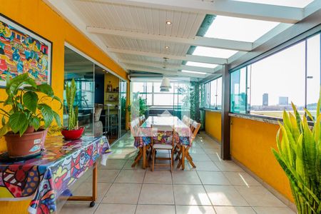 Apartamento à venda com 250m², 2 quartos e 2 vagasCobertura