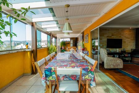 Apartamento à venda com 250m², 2 quartos e 2 vagasCobertura