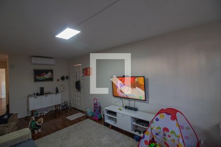 Sala de casa à venda com 4 quartos, 150m² em Parque Colonial, São Paulo