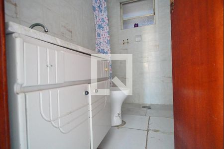 Banheiro de apartamento à venda com 1 quarto, 45m² em Sarandi, Porto Alegre