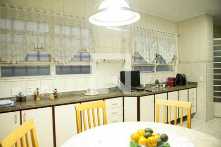 Casa à venda com 500m², 3 quartos e 4 vagas Casa à venda com 500m², 3 quartos e 4 vagasCozinha - Armários