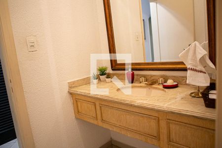 Lavabo do Corredor de casa à venda com 3 quartos, 500m² em Saúde, São Paulo